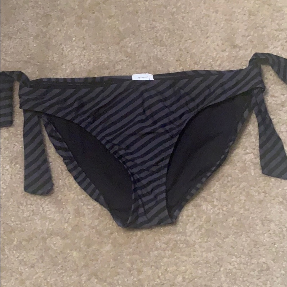Bathing suit - Picture 2 of 2